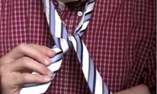 Ako ľahko zaviazať kravatu?
