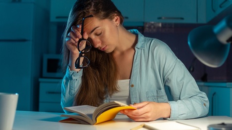 Najčastejšia príčina únavy a vyčerpania: Dostatok spánku ti nepomôže!