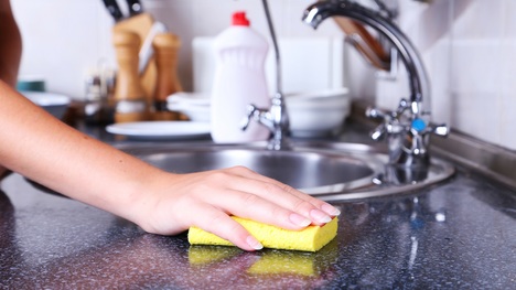 Špongia na umývanie riadu - ako často a z akého dôvodu ju treba meniť?