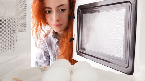 Pre lenivé kuchárky: Nauč sa, ako pripraviť vajcia v mikrovlnke