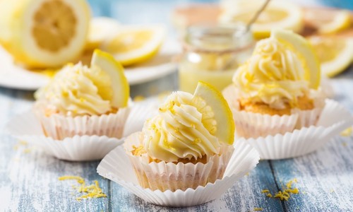 RECEPT: Svieže citrónové cupcakes – oblížeš si po nich všetky prsty!