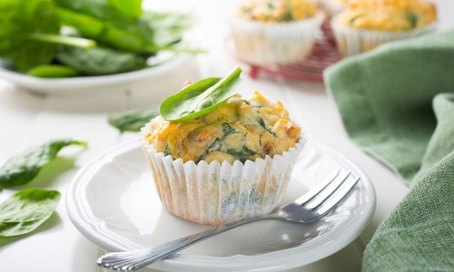 Muffiny so špenátom, sladkými zemiakmi a syrom – pochúťka pre každého