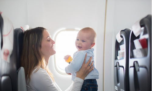 Vyskúšali sme si, aké je to cestovať lietadlom s bábätkom. Čo vám radíme?