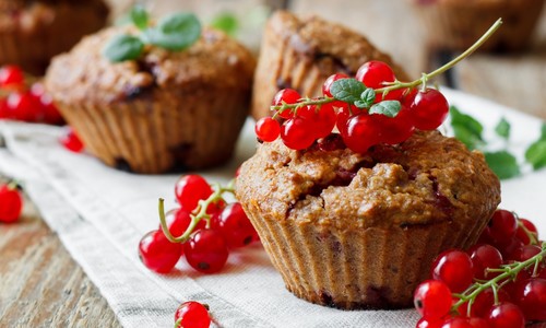 Jednoduché ríbezľové muffiny s jogurtom: Pochutnaj si, kým je ich sezóna!
