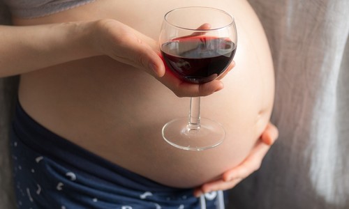 Fetálny alkoholový syndróm – aké sú následky pitia alkoholu v tehotenstve?