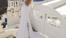 Excentrická návrhárka Julie Vino a jej ohromujúce svadobné šaty - KAMzaKRASOU.sk