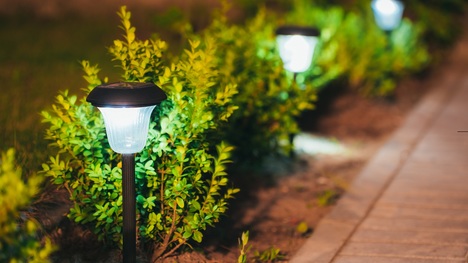 Rozsvieť si záhradu: Toto sú inšpirácie na záhradné osvetlenie!