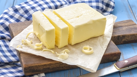 Málokto dokáže rozoznať poctivé a kvalitné maslo od falošného. Čo ho odhalí?