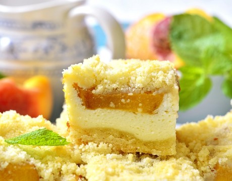 Recept: Najlepší tvarohový koláč s broskyňami – nič ho neprekoná!
