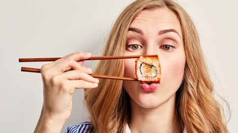 Myslíš, že je sushi zdravé? Nie každé, tvrdí dietológ!