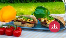 RECEPT: Grilovaný syrový sendvič s klobáskou a jarnou cibuľkou - KAMzaKRASOU.sk