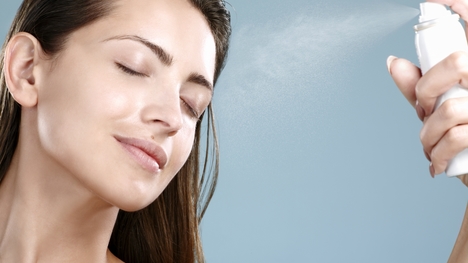 Je hydratačný sprej na tvár naozaj tak účinný ako si myslíme?