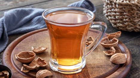Orechový čaj – utlmujúci liek na kašeľ lepší než sirupy z lekárne