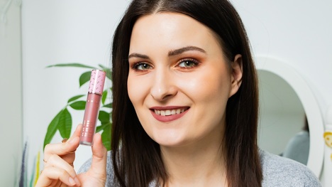 TEST: Dlhotrvajúci tekutý rúž Naj Oleari Lasting Embrace Lip Colour