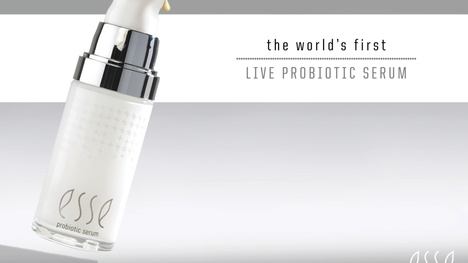 Spoznaj probiotické sérum Pluss od Esse Probiotic Skincare!