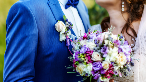 Plánuješ svadbu? Ultra fialová svadobná výzdoba je hit tohto roka