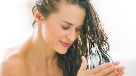 Máš jemné vlasy? Vyskúšaj ich umývanie metódou REVERSE HAIR WASHING