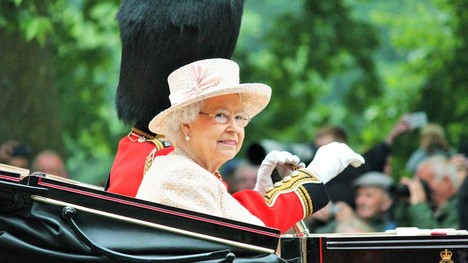 KVÍZ: Alžbeta II. bola najdlhšie vládnucim britským panovníkom. Čo o nej viete a neviete?