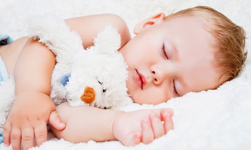 Fázy spánku a bdenie u detí: Koľko spánku potrebujú bábätká?