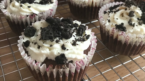 RECEPT: Priprav si obľúbené a chutné Oreo cupcakes
