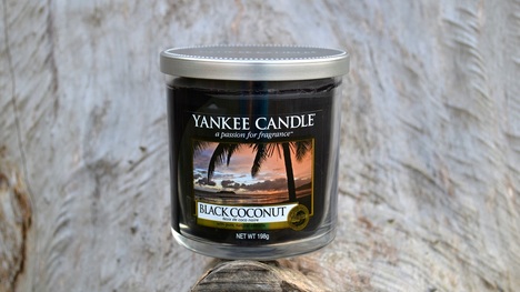 TEST: YANKEE CANDLE Black Coconut