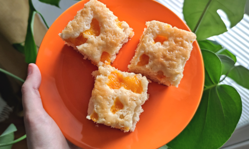 Jednoduchý mandarínkovo-kokosový koláč – z kefíru a bez vajec