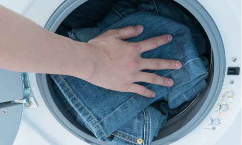 Užitočné tipy na pranie džínsov: Skontroluj, či to takto robíš aj ty!