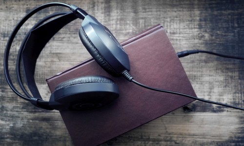 Výhody počúvania audiokníh pre mentálne zdravie: V čom majú výhodu oproti klasickým knihám?