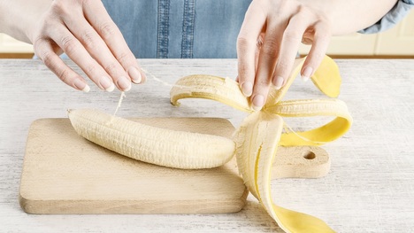 Aj ty vyhadzuješ vláknité časti na banánoch do koša? Nerob to!