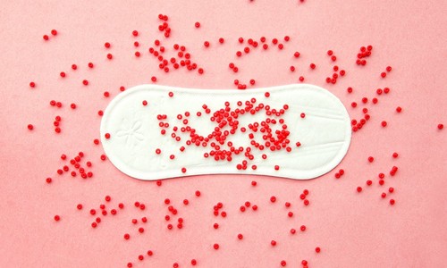 Krvné zrazeniny v menštruačnej krvi – sú normálne, alebo značia problém?