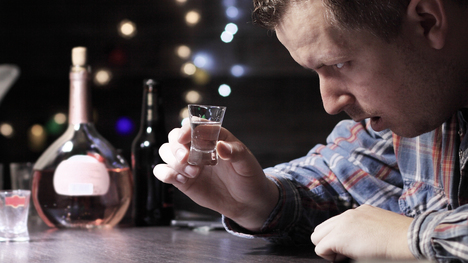 Alkohol ročne zabije milióny ľudí! Ako zvládať život s alkoholikom?