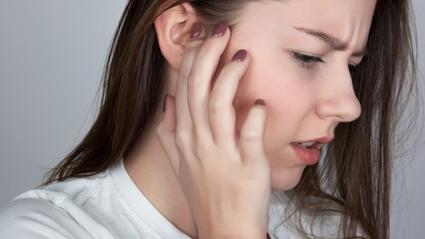 Nesprávne čistenie uší - čo vám hrozí?