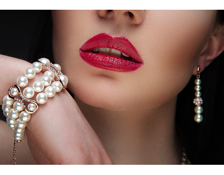 Ladenie šperkov k typu tváre: Podpor svoju krásu vhodným šperkom!