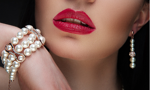 Ladenie šperkov k typu tváre: Podpor svoju krásu vhodným šperkom!