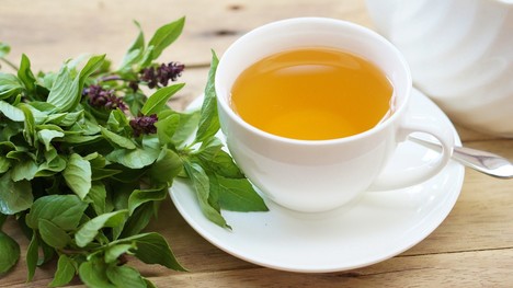 Bazalkový čaj je darom z nebies, ktorý je účinný na migrénu, pokožku i pre zdravie
