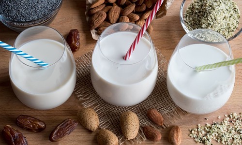 TOP prírodné mlieka: Aké sú alternatívy ku kravskému mlieku?