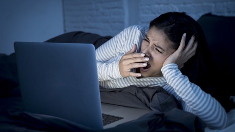 Cítite neustálu únavu? Možno je príčinou online svet