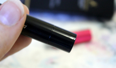 TEST: Artistry - Lesk na pery Signature Color Lip Shine Fuchsia