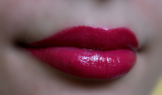 TEST: Artistry - Lesk na pery Signature Color Lip Shine Fuchsia - KAMzaKRASOU.sk