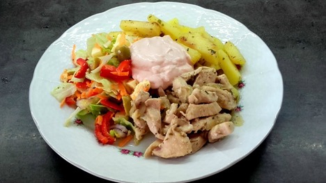 Zdravo a rýchlo: Kuracie mäso so zemiakmi a zeleninou