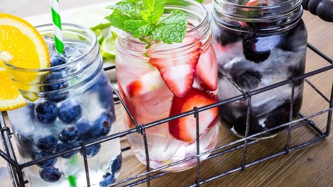 7 skvelých receptov, ako si ochutiť vodu: Tieto nápoje si zamiluješ!