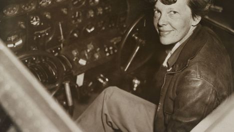 Portréty slávnych žien  - slávna pilotka Amelia Earhart