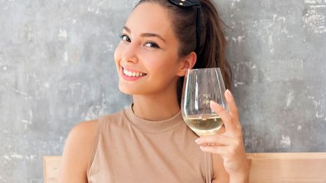 Máš rada víno? Zisti, aký má alkohol účinok na pleť!