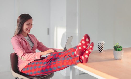 Home officeové outfity: inšpirácie na každý deň alebo ako vyzerať šik na videohovore