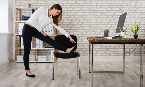 Cviky v kancelárii: S týmito pohybmi ťa už nebude bolieť chrbát!