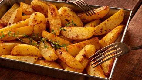 Recept na pečené zemiaky v rúre, ktoré nebudú utopené v oleji!
