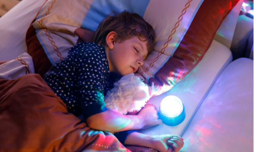Čo spôsobuje spánok pri svetle? Je to hrozba nielen pre deti