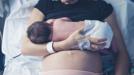 Komplikácie po pôrode – čo sú puerperálne infekcie a ako sa prejavujú?