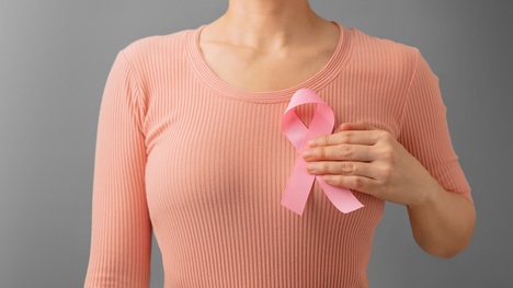 Rakovina prsníka – aké sú prejavy, rizikové faktory a možnosti liečby?
