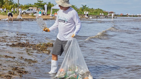 Oceány sú zaplavené plastovým odpadom: SodaStream má riešenie, ako zastaviť plytvanie jednorazovými fľašami